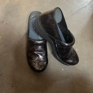 Women’s Dansko Pro XP 2.0 Patent Pewter Marble size 40 (9.5-10)